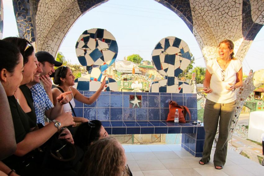 Cardozo School of Law students studying abroad in Cuba 