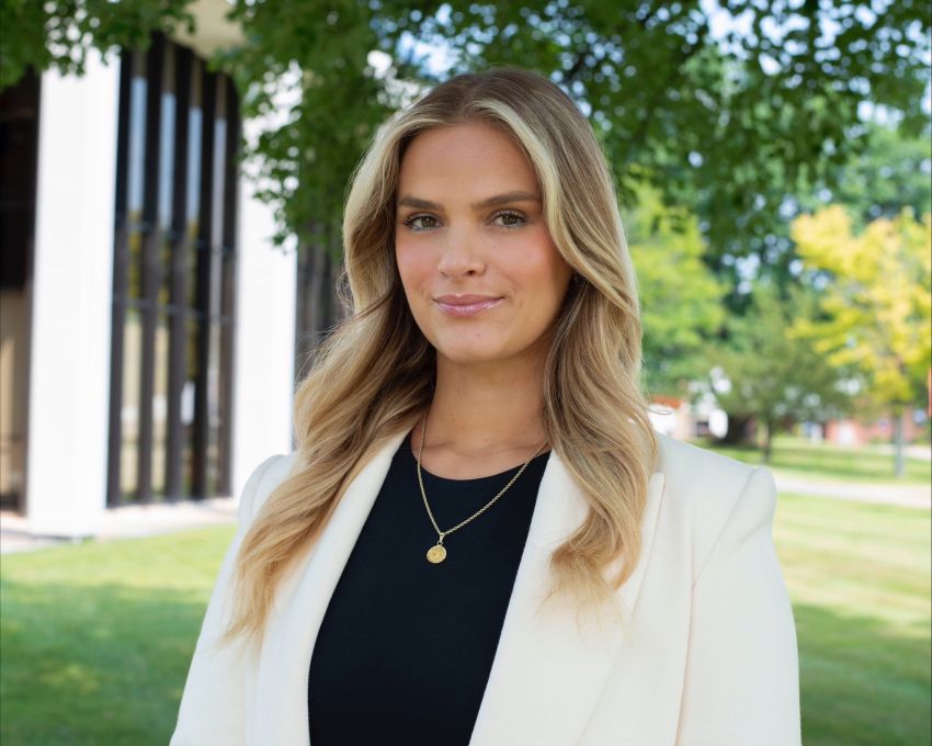 verona deliu headshot